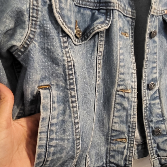 Stylish Light Blue Denim Jacket - Picture 4 of 8